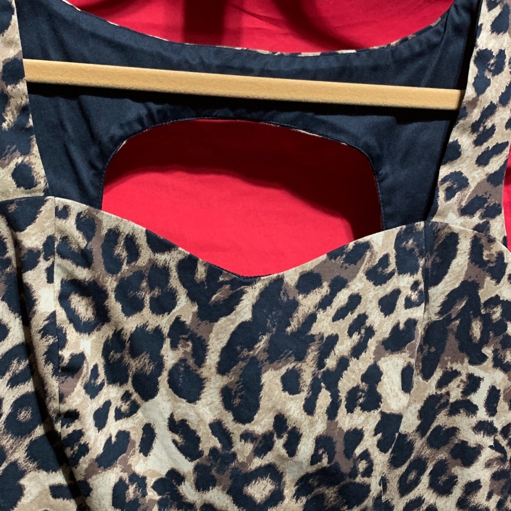 #288 size 2 Torrid Leopard Print Tank Top w/ zippered back - Picture 4 of 4